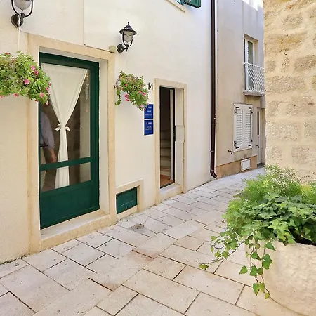 Guest house Old Town - Koludraska Street 3*
