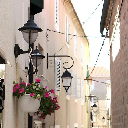 Pensión Old Town - Koludraska Street 3*